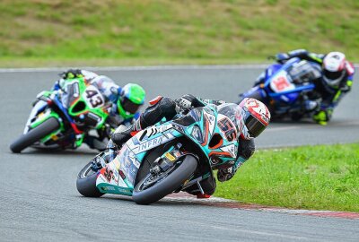 Schleizer Dreieckrennen war für einige Sachsen eine Reise wert - Toni Finsterbusch wurde in beiden Superbike-Rennen wieder bester Sachse. Foto: Thorsten Horn