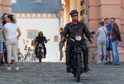 Schlösser- und Burgenfahrt begeistert weit über 200 Teilnehmer - Von Augustusburg aus ging es zunächst Richtung Osterzgebirge. Foto: Andreas Bauer