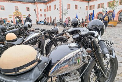 Schloss Augustusburg wird zur Bühne von großem Tuningevent - In erster Linie ist die Augustusburg ein Magnet für Biker. Foto: Andreas Bauer