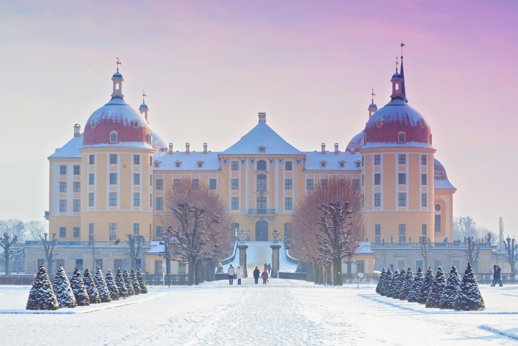 Schloss Moritzburg plant Weihnachtsmarkt auf der Schlossterrasse - Wunderschöner Weihnachtsmarkt am Schloss Moritzburg vom 13. bis zum 15. Dezember.