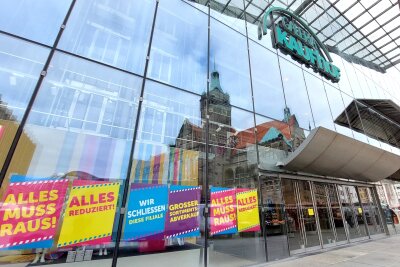 Schnäppchenjagd: Finaler Ausverkauf bei Galeria in Chemnitz gestartet - Der Ausverkauf im Chemnitzer Galeria Kaufhof hat am Montag gestartet. 