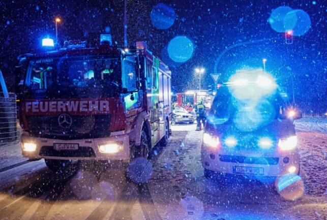 Schneeglätte Sorgt Für Unfall In Chemnitz: Eine Person Schwer Verletzt