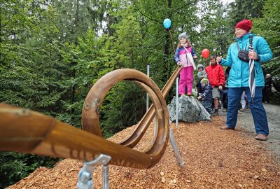 Schöneck setzt auf Ganzjahrestourismus: Familien entdecken "Eckis Erlebniswelt" - Knirpse und Erwachsene entdecken entlang des Weges insgesamt zehn originelle Murmelbahnen. Foto: Thomas Voigt 