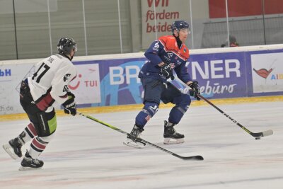 Schönheider holen Heimsieg gegen Lauterbach - Die Schönheider Wölfe - im Bild Yannek Seidel - haben gegen die Luchse Lauterbach einen klaren Heimsieg eingefahren. 