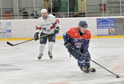 Schönheider Wölfe mit 10:0-Sieg gegen die Eisbären Juniors - Die Schönheider Wölfe - im Bild vorn Christian Freitag - haben klar gegen die Eisbären Junior gewonnen. Foto: Ramona Schwabe