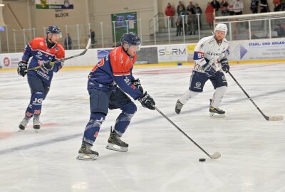 Schönheider Wölfe mit 10:0-Sieg gegen die Eisbären Juniors - Die Schönheider Wölfe - im Bild Jan Meixner - haben klar gegen die Eisbären Junior gewonnen. Foto: Ramona Schwabe