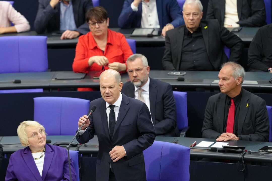 Scholz kündigt weitere Waffenlieferungen an Israel an - Olaf Scholz wehrte sich im Bundestag gegen Kritik der Union, die der Bundesregierung mangelnde Unterstützung Israels vorwarfen.