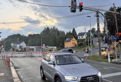 Schon wochenlang dicht: Bundesstraße im Erzgebirge nun noch länger voll gesperrt - Die Straßenbauarbeiten sollen bis 11. Oktober andauern.  Foto: Ralf Wendland