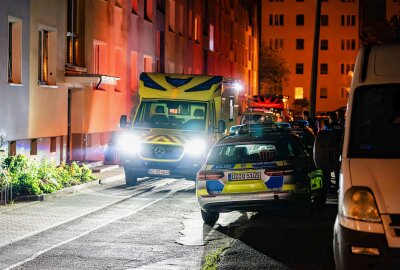 Schüsse bei Polizeieinsatz: 54-Jähriger greift Beamte mit Messer an und wird schwer verletzt - Ein Tatverdächtiger wurde schwer verletzt. Foto: xcitepress/Rico Löb