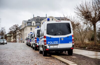 Schüsse im Klassenzimmer: 17-Jähriger mit Schusswaffe an Schule im Erzgebirge - Symbolbild: pixabay/Stephan Wuskowski 