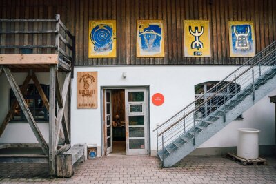 Schuften und Schottern: Workation mit dem Gravelbike - Boxenstopp mit Koffeinkick: die Kaffeerösterei von Lisa Hinterholzer.