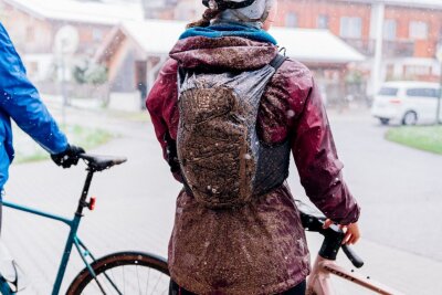 Schuften und Schottern: Workation mit dem Gravelbike - Dreck an Kleidung und Fahrrad bleibt beim Gravebiken nicht aus.