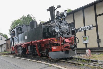 Schulanfang in Schönheide: Freie Fahrt für Erstklässler auf der Museumsbahn - Die Museumsbahn Schönheide stand heute unter Dampf bei den Fahrten zum Schulanfang. Foto: Ralf Wendland