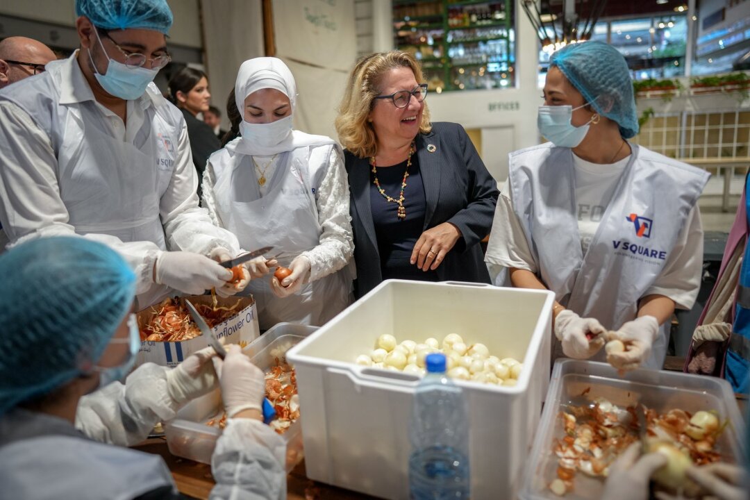 Schulze im Libanon: Mehr Hilfe für Flüchtlinge - Entwicklungsministerin Schulze auf Kurzbesuch im Libanon.