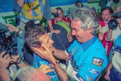 Schumachers Leiden beim Triumph für die Ewigkeit - Michael Schumacher (l) und Flavio Briatore (r) - sie hatten es allen gezeigt und die etablierten Hersteller geschlagen. 