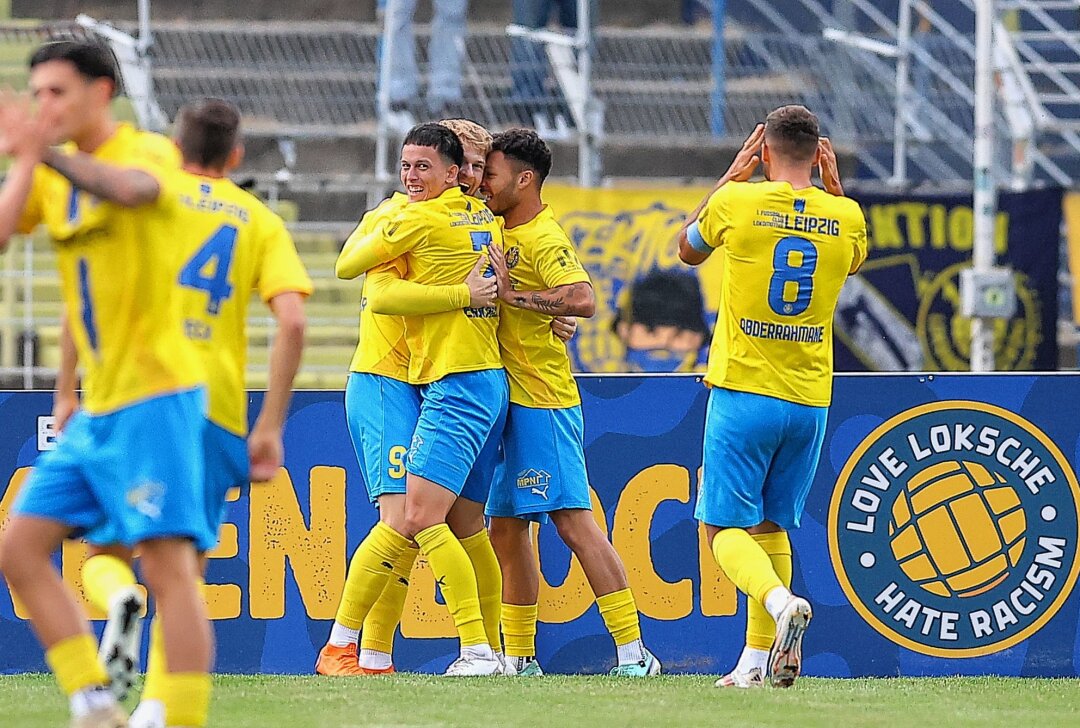 Schwäne verlieren nach Lucky-Last-Minute-Lokomotive-Punch! - Tor für Lok Leipzig, Torjubel nach dem 1:0, Torschütze Stefan Maderer. Foto: Picture Point/Gabor Krieg