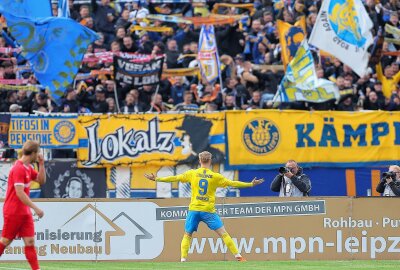 Schwäne verlieren nach Lucky-Last-Minute-Lokomotive-Punch! - Tor für Lok Leipzig, Torjubel nach dem 1:0, Torschütze Stefan Maderer (9, Lok). Foto: Picture Point/Gabor Krieg