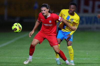 Schwäne verlieren nach Lucky-Last-Minute-Lokomotive-Punch! - Gegen den 1. FC Lokomotive Leipzig mussten sich die Schwäne mit 2:3 geschlagen geben. Foto: Picture Point/Gabor Krieg