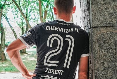 Schwarz meliert mit weißen Akzenten: Das ist das neue CFC-Auswärtstrikot - Das neue Auswärtstrikot. Foto: Chemnitzer FC