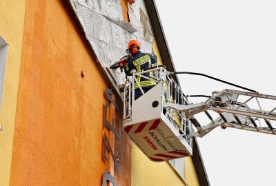 Schwarzenberg: Feuerwehr nach starkem Regenschauer im Einsatz - Die Feuerwehr im Einsatz. Foto: Niko Mutschmann