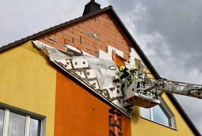 Schwarzenberg: Feuerwehr nach starkem Regenschauer im Einsatz - Die Feuerwehr im Einsatz. Foto: Niko Mutschmann