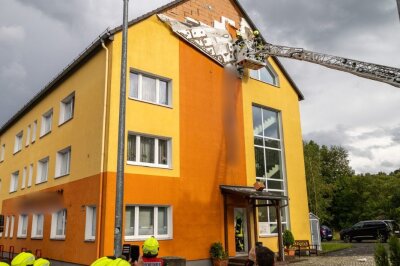 Die Feuerwehr im Einsatz. Foto: Niko Mutschmann 