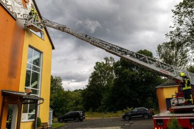 Die Feuerwehr im Einsatz. Foto: Niko Mutschmann 