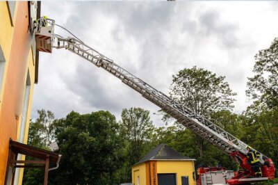 Die Feuerwehr im Einsatz. Foto: Niko Mutschmann 