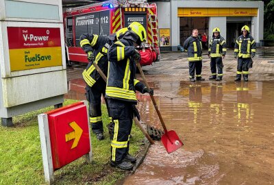 Schwarzenberg: Starkregen führt zu mehreren Feuerwehreinsätzen - Starkregen führt zu mehreren Feuerwehreinsätzen im Erzgebirge. Foto: Niko Mutschmann