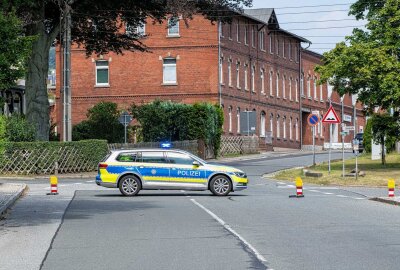 Schwer bewaffnete Polizei umstellt Wohnhaus: Seniorin bedroht Bauarbeiter mit Waffe - Was bislang feststeht, ist, dass es sich bei der Waffe um eine Schreckschusswaffe handelt. Foto: Xcitepress