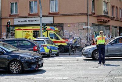 Schwer verletzter Fahrradfahrer: PKW erfasst Kind  in Chemnitz - Schwerer Unfall in Chemnitz. Foto: ChemPic