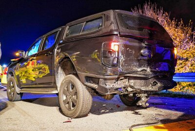 Schwere Kollision auf der S156: Rettungshubschrauber im Einsatz - Aus noch ungeklärter Ursache fuhr ein Wohnmobil einem vorausfahrenden Ford auf. Foto: LausitzNews