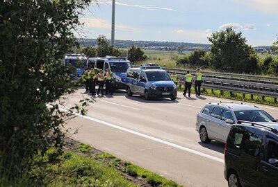 Schwerer Auffahrunfall auf der A4 in Mittelsachsen: Fünf Autos involviert - Schwerer Auffahrunfall auf der A4. Foto: Erik Hoffmann