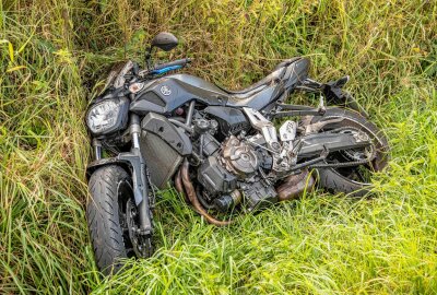 Schwerer Bikerunfall auf S222 im Erzgebirge: Rettungshubschrauber im Einsatz - Auf der S222 kam es zu einem schweren Unfall. Foto: André März