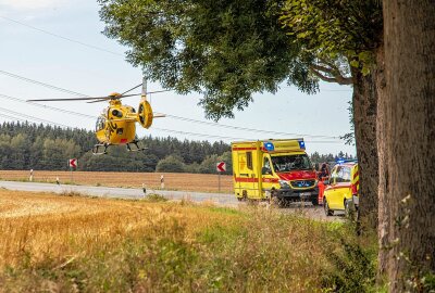 Schwerer Bikerunfall auf S222 im Erzgebirge: Rettungshubschrauber im Einsatz - Ein Rettungshubschrauber war im Einsatz. Foto: André März