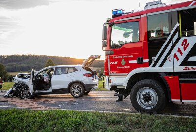 Schwerer Crash bei Gelenau: Zwei Schwerverletzte werden geborgen - Schwerer Crash bei Gelenau (Kamenz). Foto: xcitepress/Rico Loeb