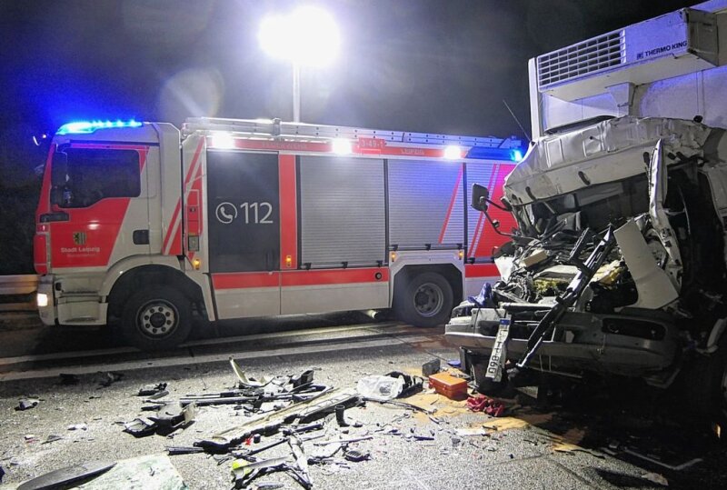 Schwerer Unfall Auf Der A14: Transporter Rast Ins Stauende