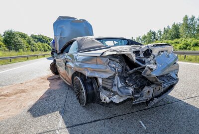 Schwerer Unfall auf der A4 bei Hohenstein-Ernstthal: BMW-Reifenplatzer führt zu Crash - Auf der A4 kam es zu einem schweren Unfall. Foto: Andreas Kretschel