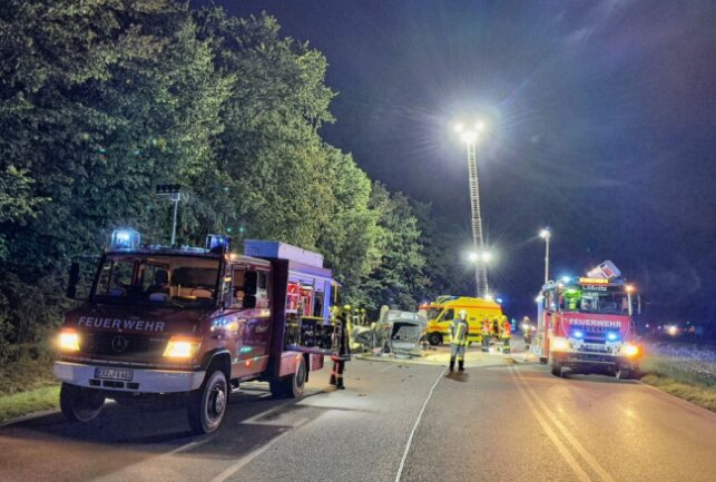 Schwerer Unfall Auf Der B169: PKW Kommt Auf Dach Zum Liegen