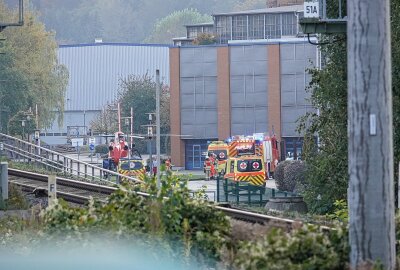 Schwerer Unfall im Edelstahlwerk Freital: Verpuffung verursacht 10 Verletzte - Am Freitagnachmittag kam es gegen 15.30 Uhr zu einem Arbeitsunfall im Edelstahlwerk Freital. Foto: Roland Halkasch