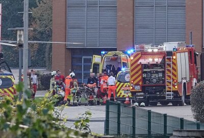 Schwerer Unfall im Edelstahlwerk Freital: Verpuffung verursacht 10 Verletzte - Es soll zu einer Verpuffung gekommen sein. Dabei wurden 10 Personen verletzt. Foto: Roland Halkasch