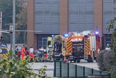 Schwerer Unfall im Edelstahlwerk Freital: Verpuffung verursacht 10 Verletzte - Es soll zu einer Verpuffung gekommen sein. Dabei wurden 10 Personen verletzt. Foto: Roland Halkasch