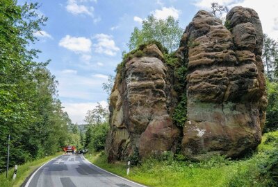 Schwerer Unfall im Zittauer Gebirge: Junger Fahrer weicht Felsen aus und überschlägt sich - Der Fahrer wollte einem Felsen ausweichen und verlor beim Zurücklenken die Kontrolle . Foto: xcitepress