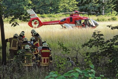 Schwerer Unfall in Freital: Rettungshubschrauber im Einsatz - Am Samstagabend kam es gegen 18.15 Uhr auf der S 194 (Tharandter Straße) zwischen Freital und Tharandt zu einem schweren Verkehrsunfall. Foto: Roland Halkasch