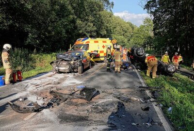 Schwerer Unfall in Freital: Rettungshubschrauber im Einsatz - Am Samstagabend kam es gegen 18.15 Uhr auf der S 194 (Tharandter Straße) zwischen Freital und Tharandt zu einem schweren Verkehrsunfall. Foto: Roland Halkasch