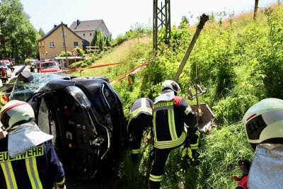 Die Feuerwehren aus Grünhain, Beierfeld, Waschleithe und Raschau im Einsatz. Foto: Niko Mutschmann