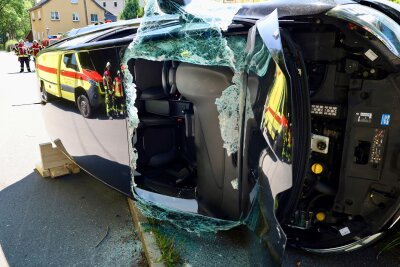 Die Feuerwehren aus Grünhain, Beierfeld, Waschleithe und Raschau im Einsatz. Foto: Niko Mutschmann