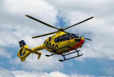 Schwerer Unfall in Zittau: Motorradfahrer und Seniorin kollidieren auf Kreuzung - Rettungseinsatz: Hubschrauber bringt verletzten Biker ins Klinikum. Foto: xcitepress