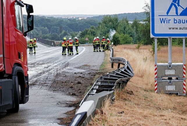 Schwerer Unfall Mit Staubildung Auf Der A4 Bei Chemnitz | Blick - Chemnitz