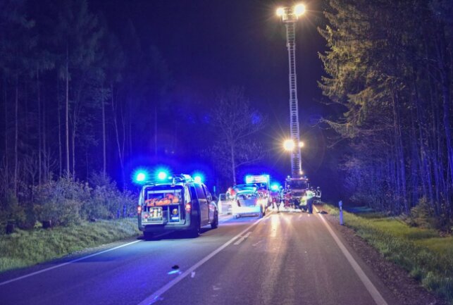 Schwerer Verkehrsunfall Auf B171 Bei Marienberg: Fußgängerin Stirbt